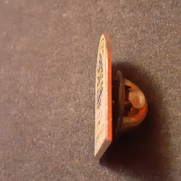 District Of North Saanich Collector Lapel Pin - Picture 4 of 4